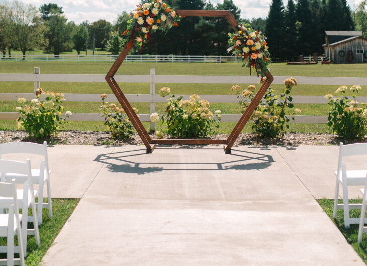 Picture of the Blue Ribbon Barn Courtyard for Wedding Ceremonies